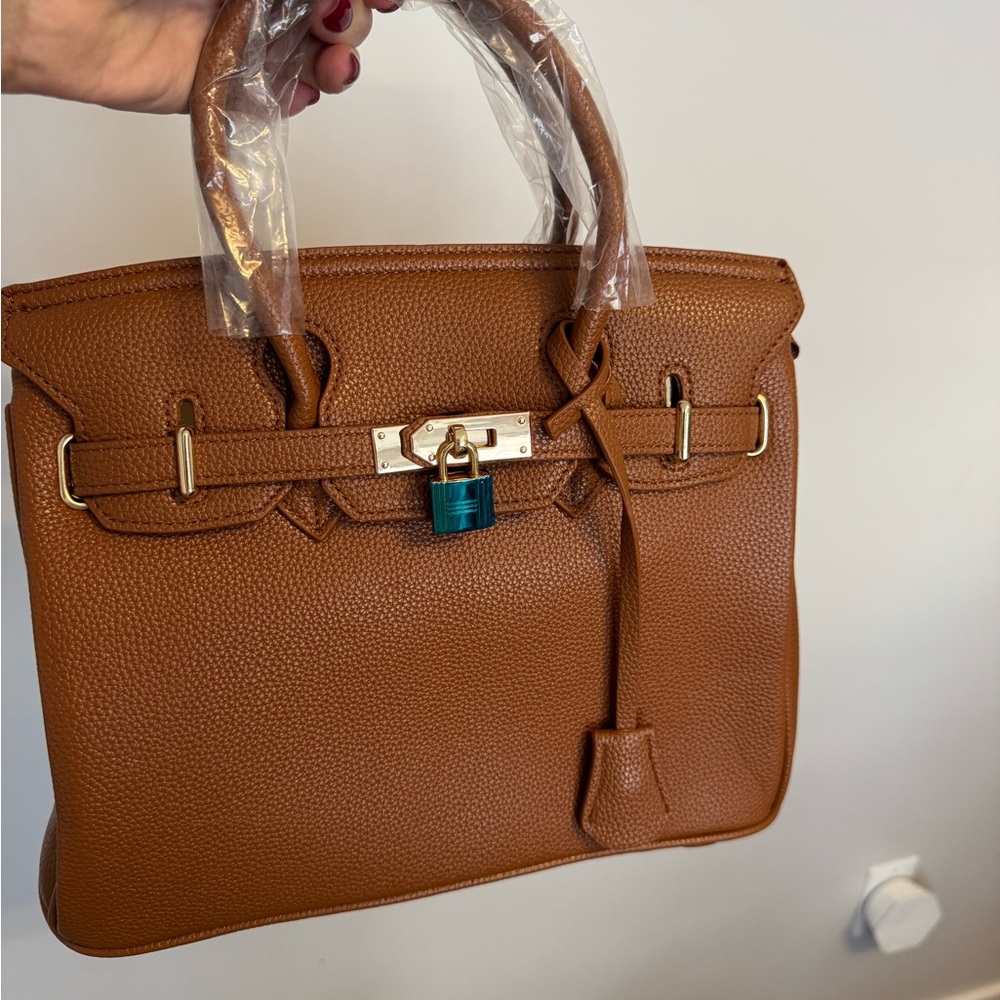 Elegant Tan Leather Handbag